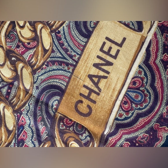 LOT 1546 HUGE CHANEL SILK CASHMERE SCARF 35 inches - Picture 16 of 16